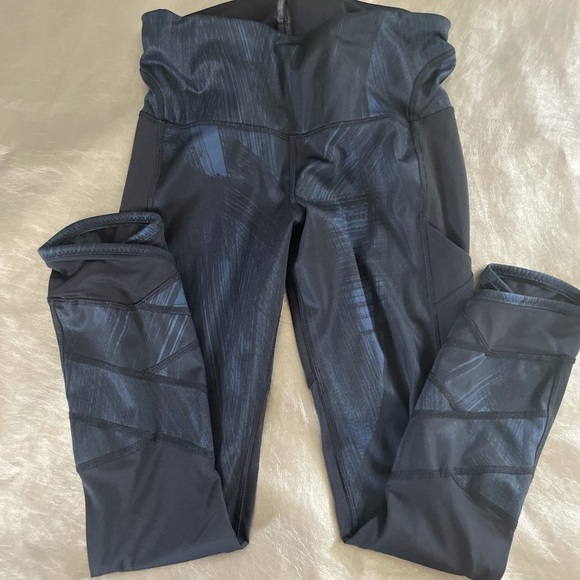 Lululemon Fresh Mesh Run Crop - Picture 4 of 8